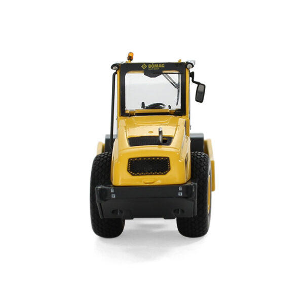 Model - Vibračný valec BW 213 D-5  - Bomag - Image 6