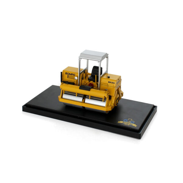 Model - Vibračný valec BW 200  - Bomag